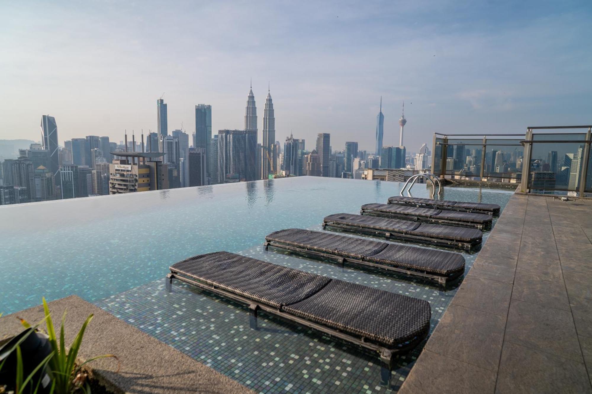 Appartamento Expressionz Klcc By Mana-Mana Kuala Lumpur Esterno foto